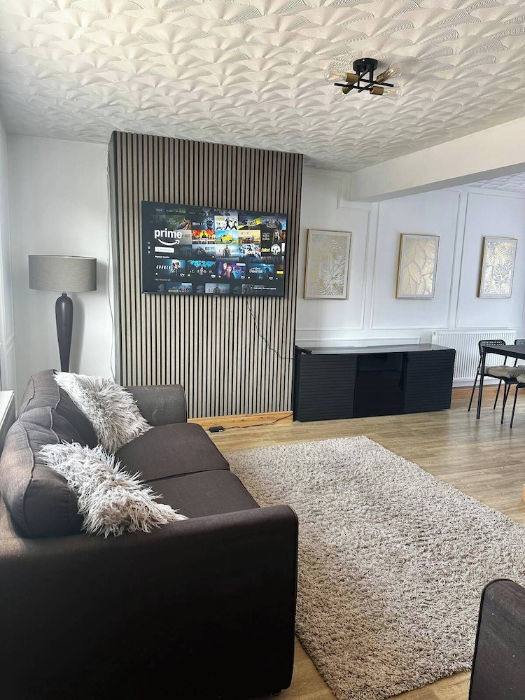 Hartlepool - House - Sleeps 5 - Parking