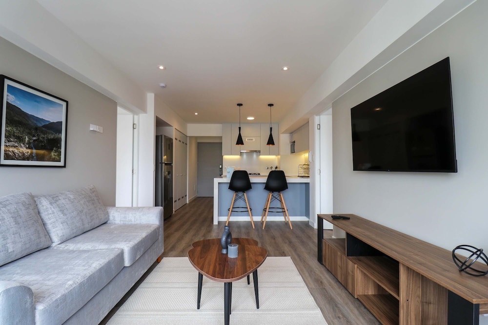 w Fabulous 2BR w Balcony in Miraflores
