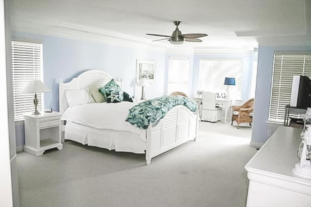 Coastal Escape w Pool Pool Table Walk to Beach view 2