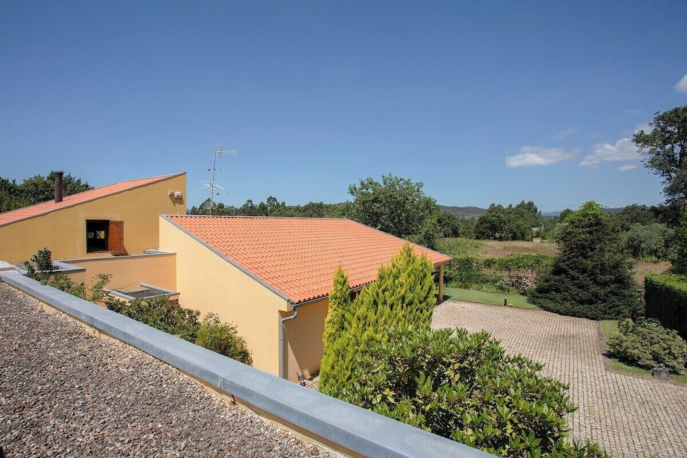 Liiiving in Caminha Countryside Pool House