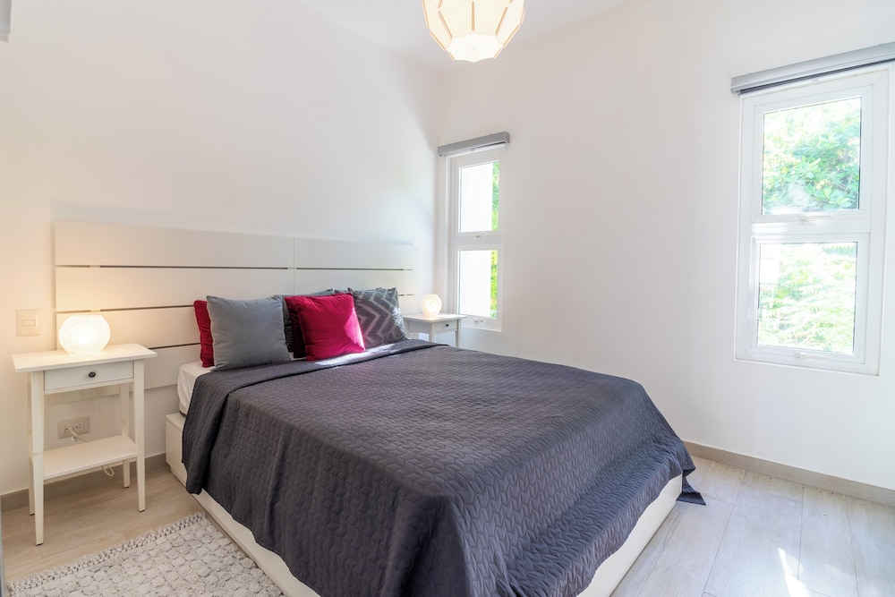 Modern 2BR Apartment - Paseo del Mar