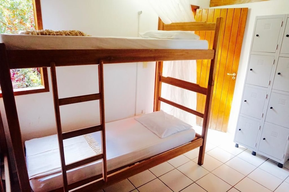 Novos Baianos Hostel e Suites