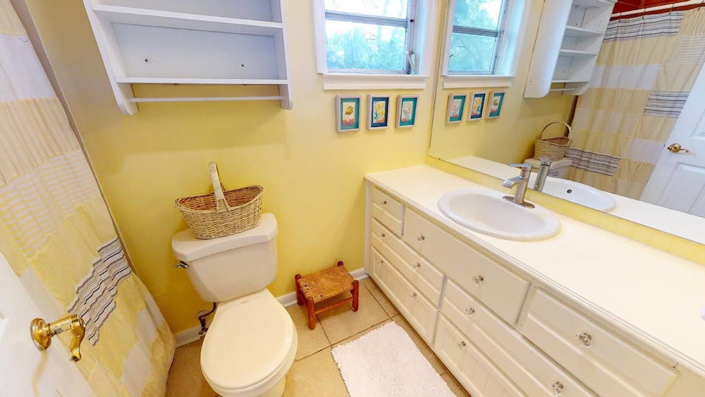 712 2nd Avenue - Upper
