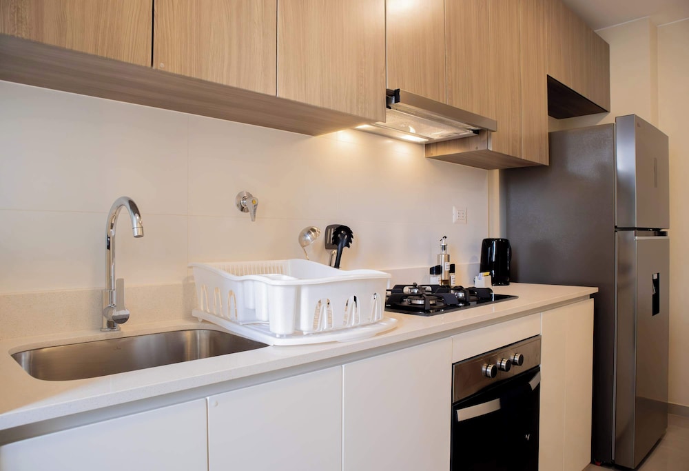 w Enchanting 2BR w Balcony Near Kennedy Park