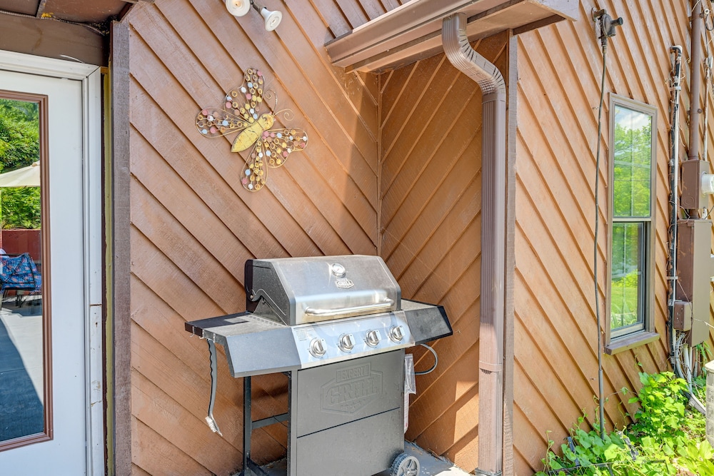 Lakefront North Carolina Abode w/ Grill & Fire Pit view 5