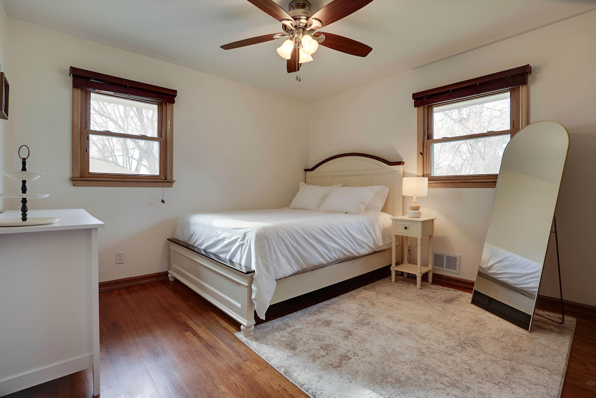 Oakdale Home w/ Deck - 7 Mi to Downtown St Paul! view 2