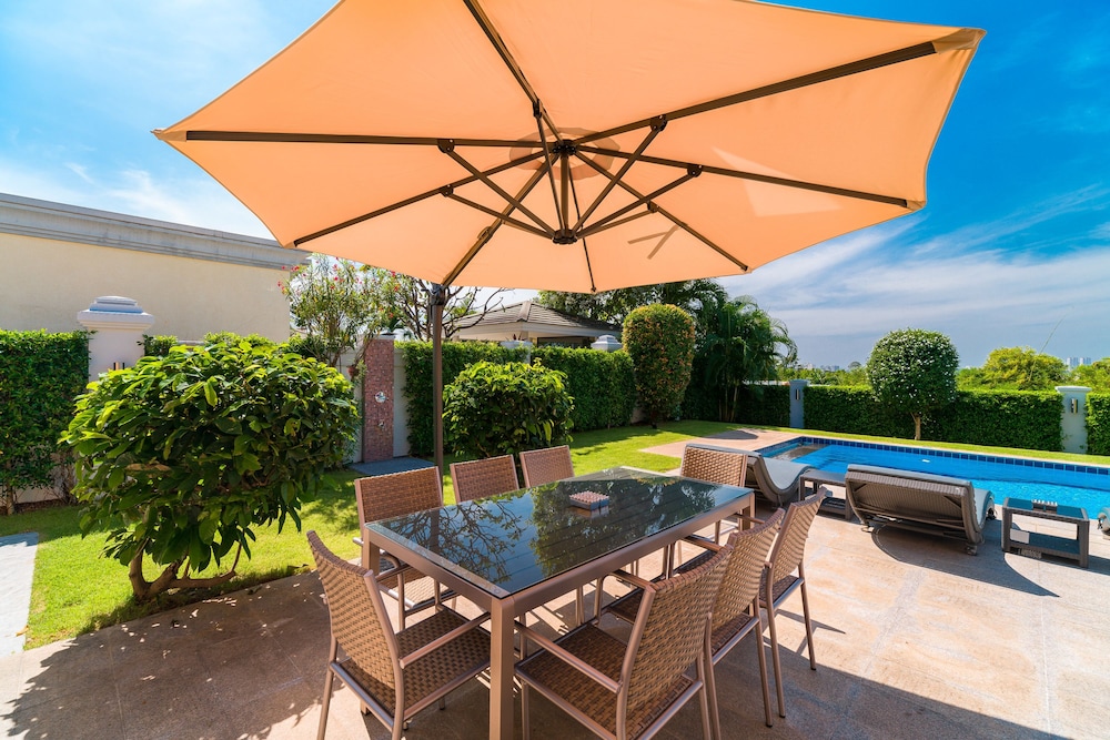 Luxury Pool Villa 604
