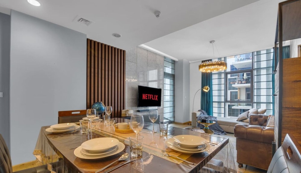 Manzil - Stylish 2BR nr Metro Station Al Jaddaf
