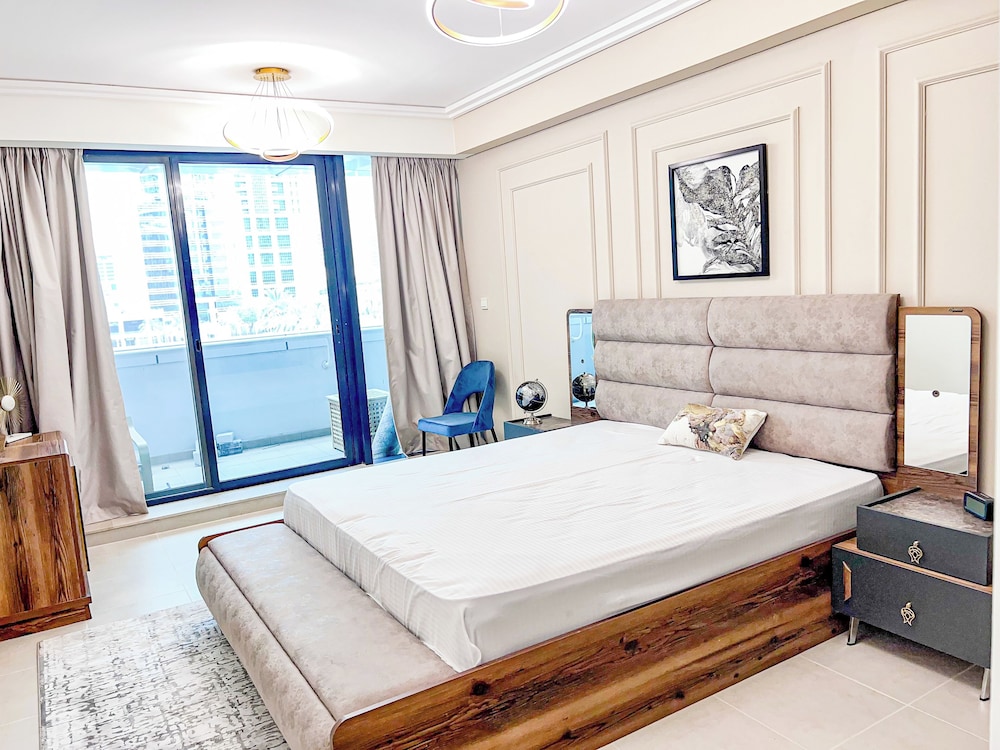 Cosmos Living 1 BR Suite Near Dubai Mari