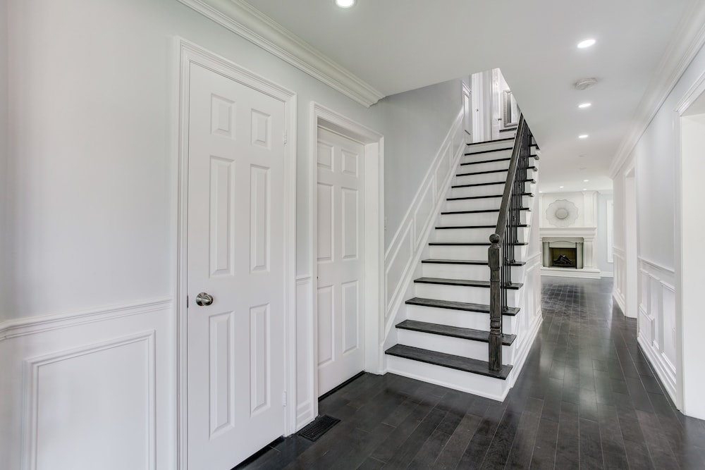 QuickStay - Beautiful 5bdrm House in Vaughan