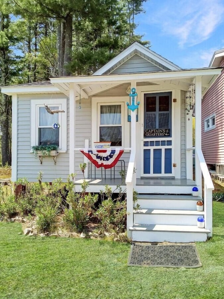 Captain's Quarters, 1.5 Miles to Downtown Ogunquit!
