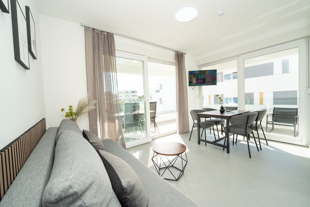 Smash 2 - Two-bedroom Apartments