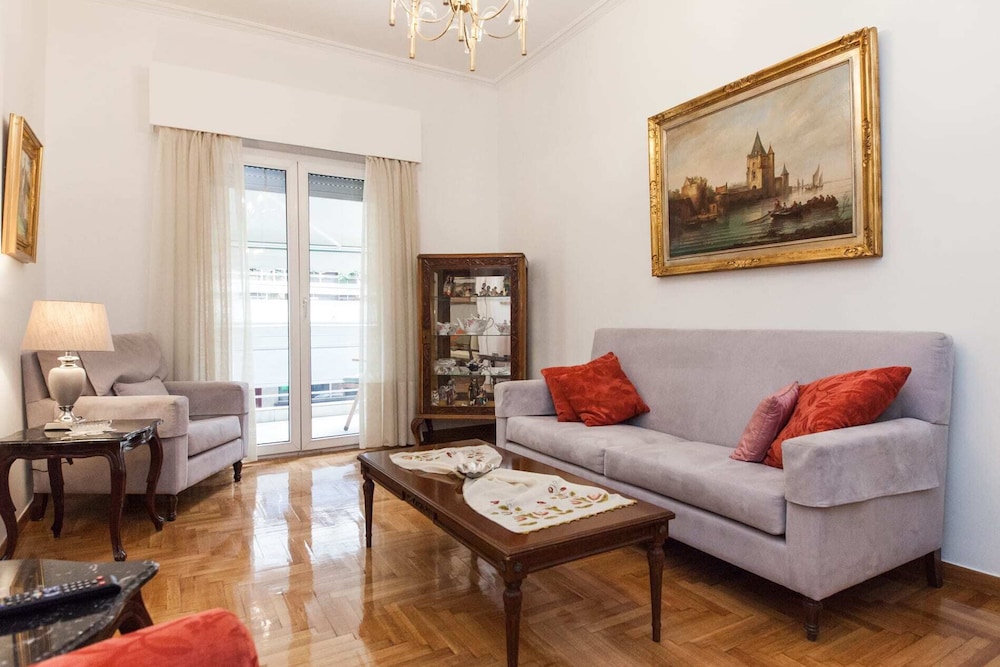 Beautiful Retro Apt in Koukaki