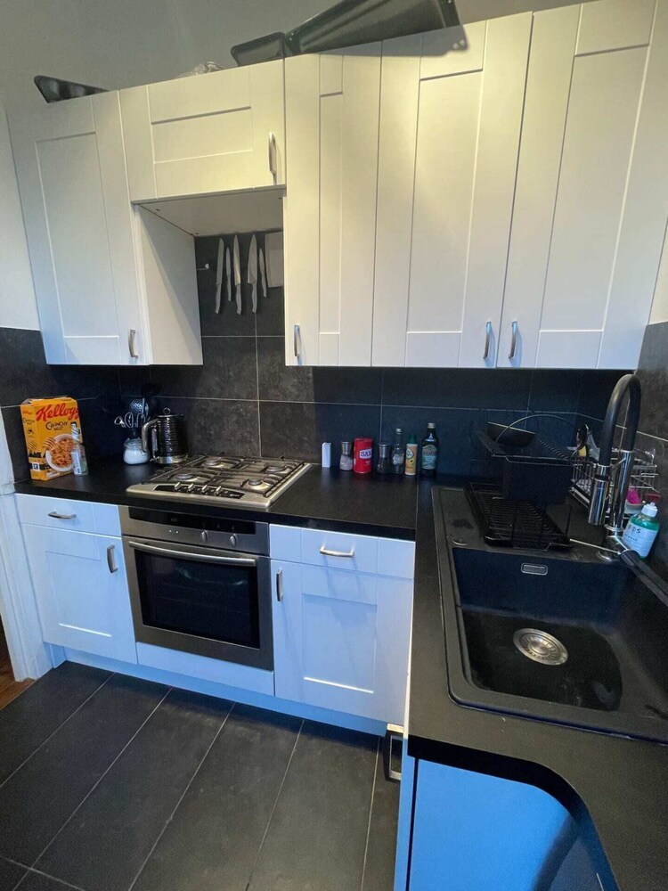 Stylish and Spacious 1 Bedroom Flat
