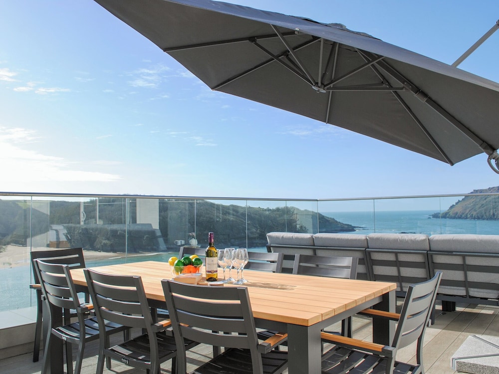 3 Hamstone Court