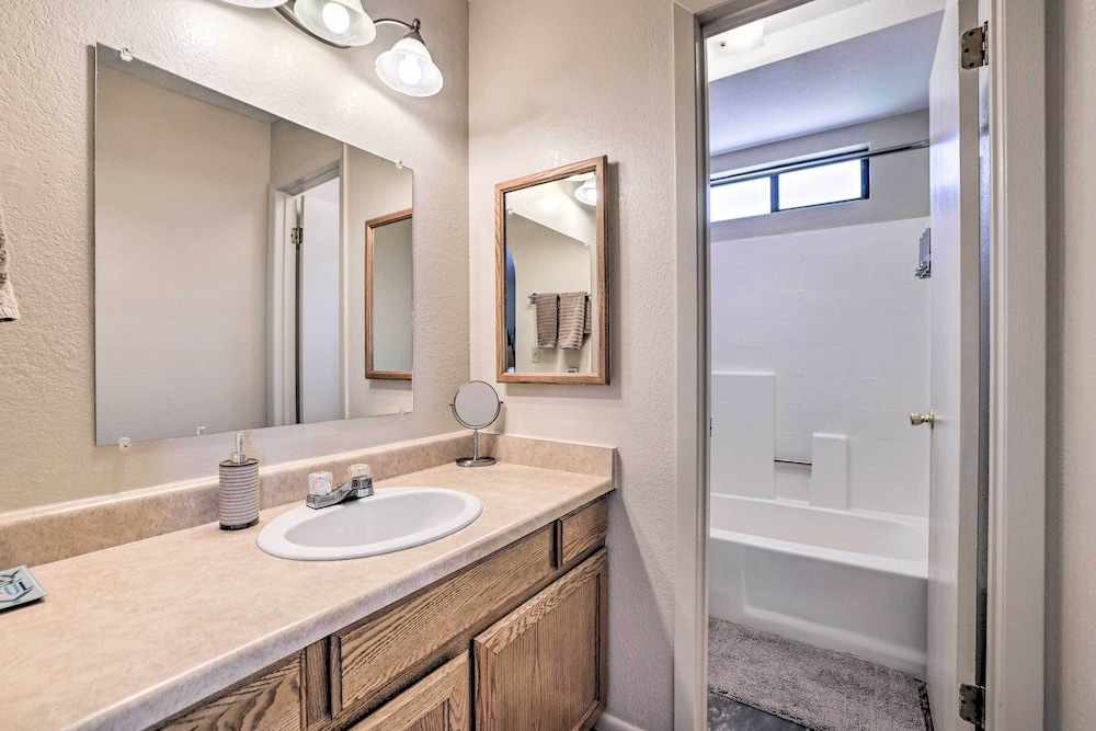 Quaint & Welcoming Kanab Home w/ Patio!