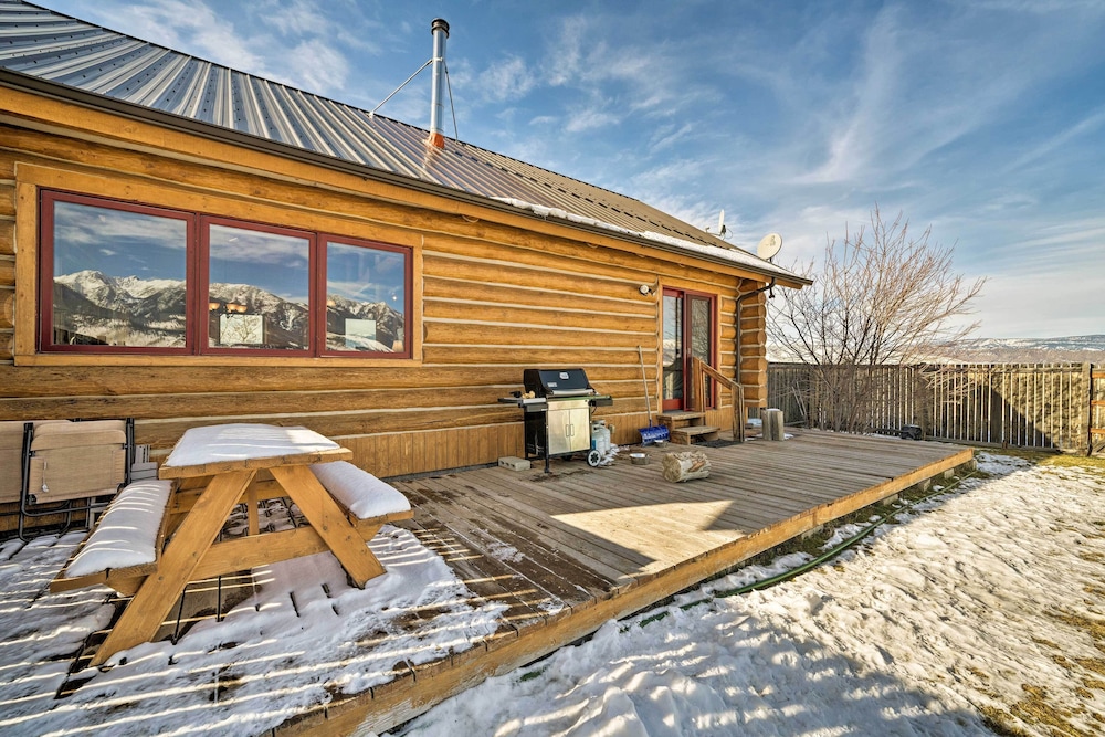 Yellowstone Cabin w/ Stunning Mountain Views view 5