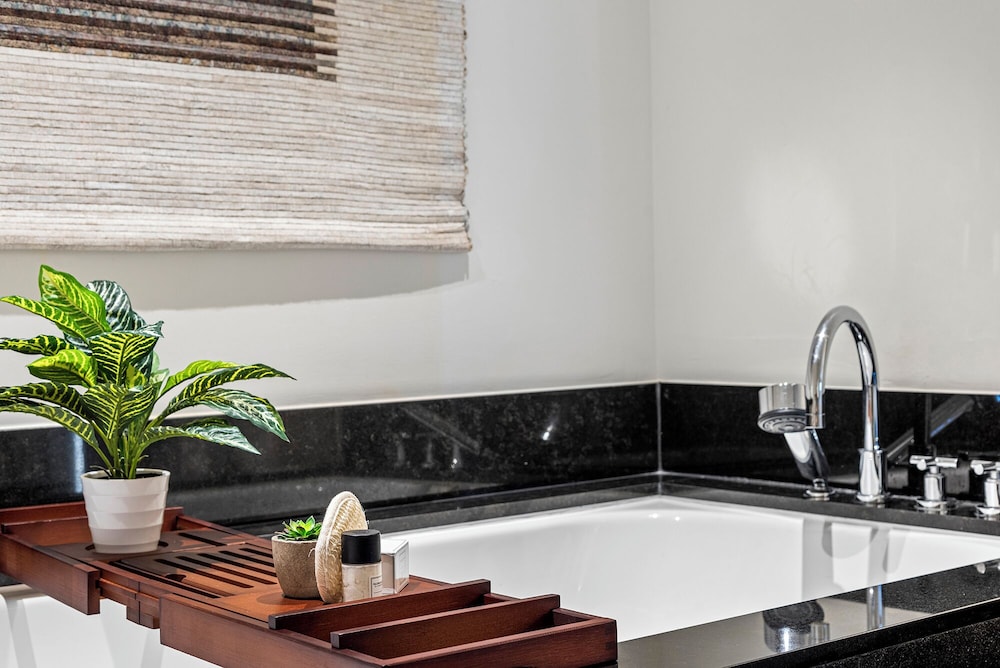 Luxury Vacation Rentals at The Setai by LRMB