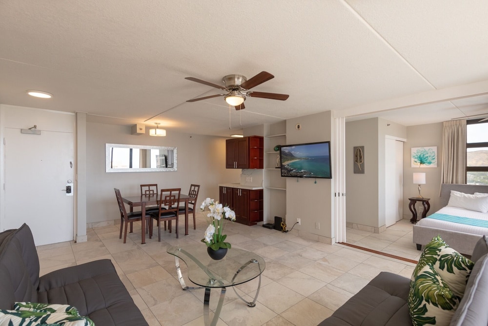 Newly Remodeled Corner Unit at the Waikiki Banyan with Diamond Head Views by Koko Resort Vacation Rentals view 5