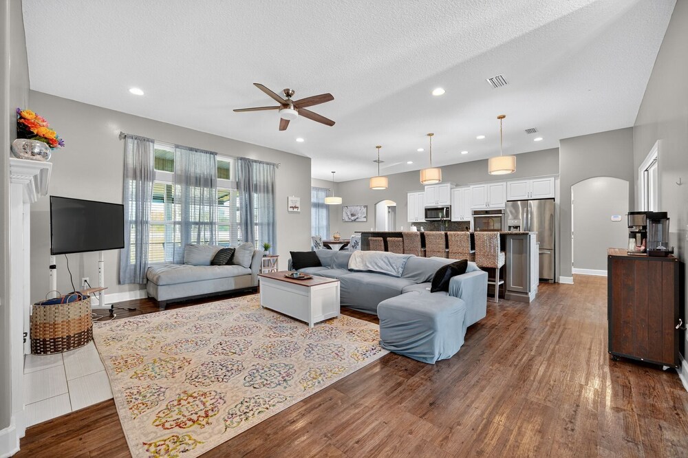 Floridays Manor 4 Bedroom Home