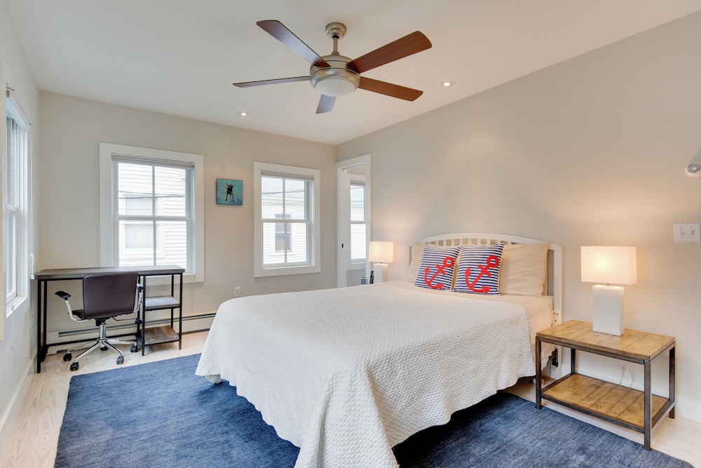 Walk to Beach: Gem w/ Patio & BBQ in Provincetown