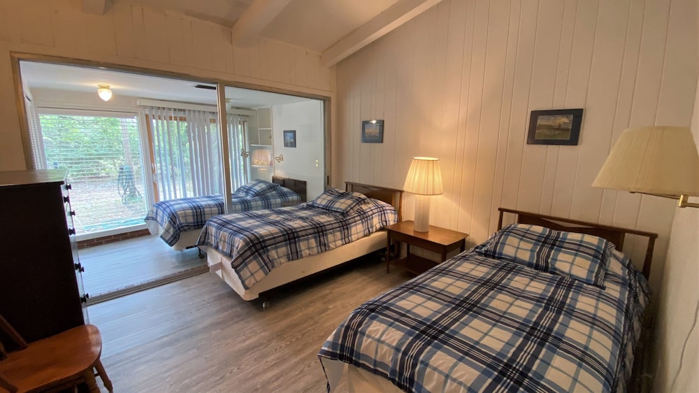 Cottage By The Sea - Unit A 3 Bedroom Duplex view 4