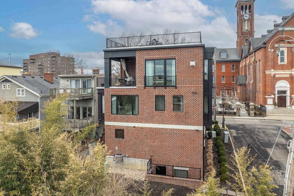 Mt. Adams Nest Studio for 2