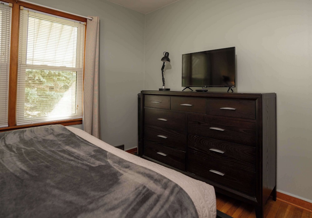 Cozy Corner House Stay for 7