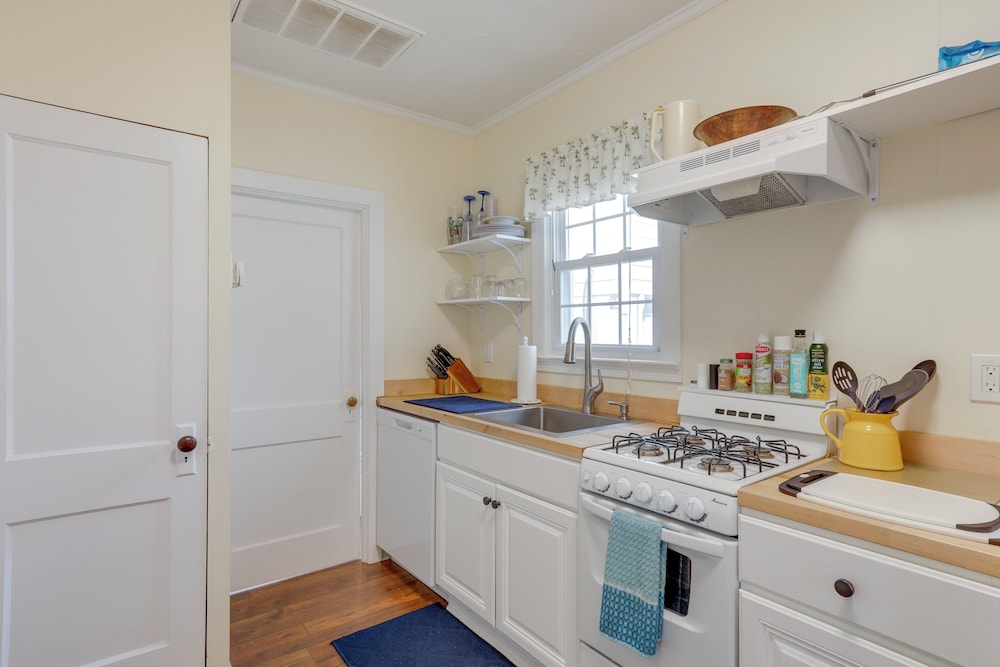 Walk to Beach & Boardwalk: Jersey Shore Cottage!