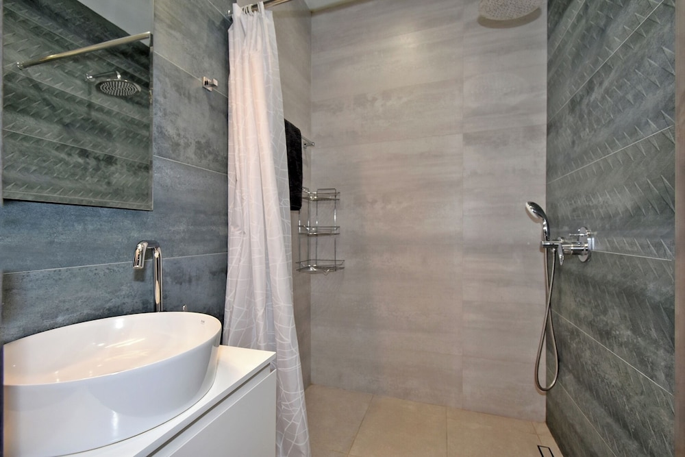 Apartment by Luxe Group AM2614