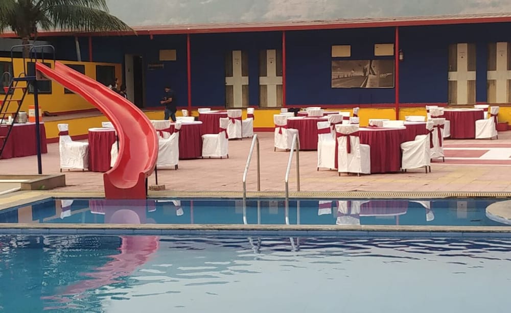 007 Universe Resort - main view