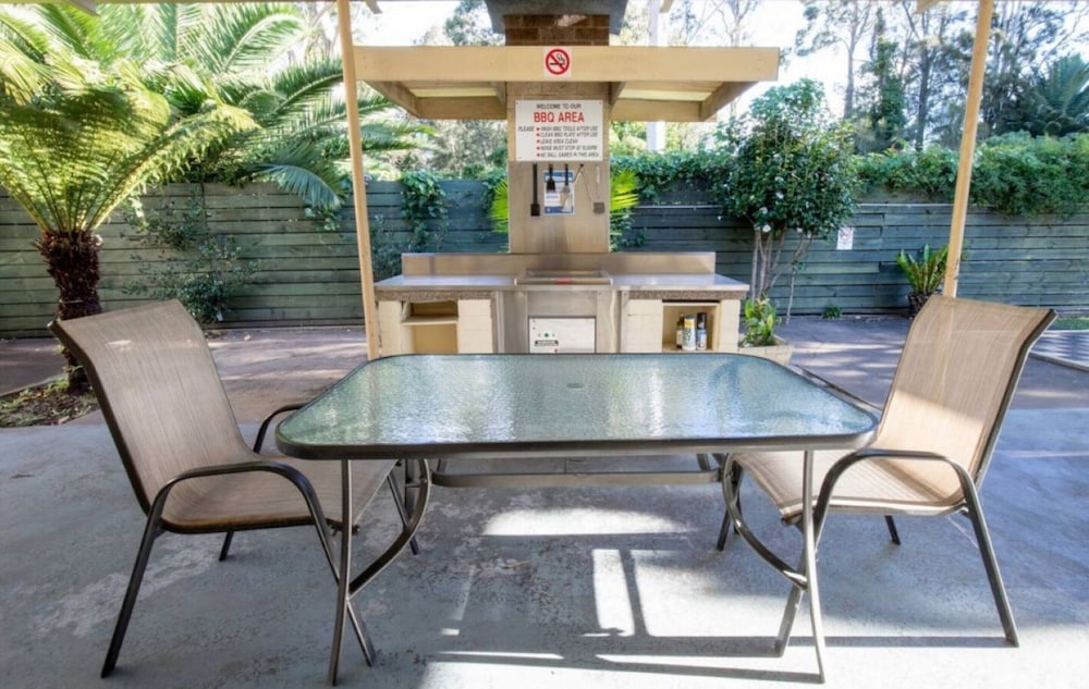 Batemans Bay Studio Escape With Lush Vista