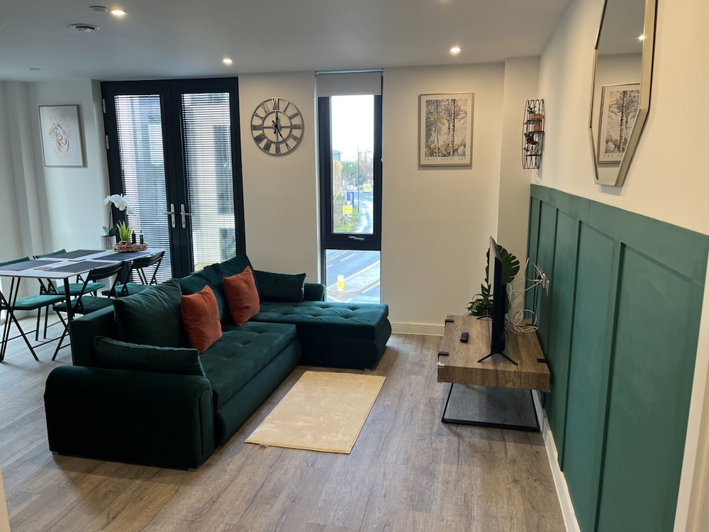 Superb City Centre new Built Flat and gym