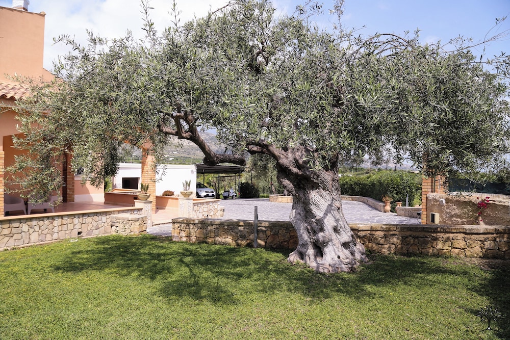 Radici Sicilian Holiday Home-b An Oasis of Relaxation in the Heart of Sicily