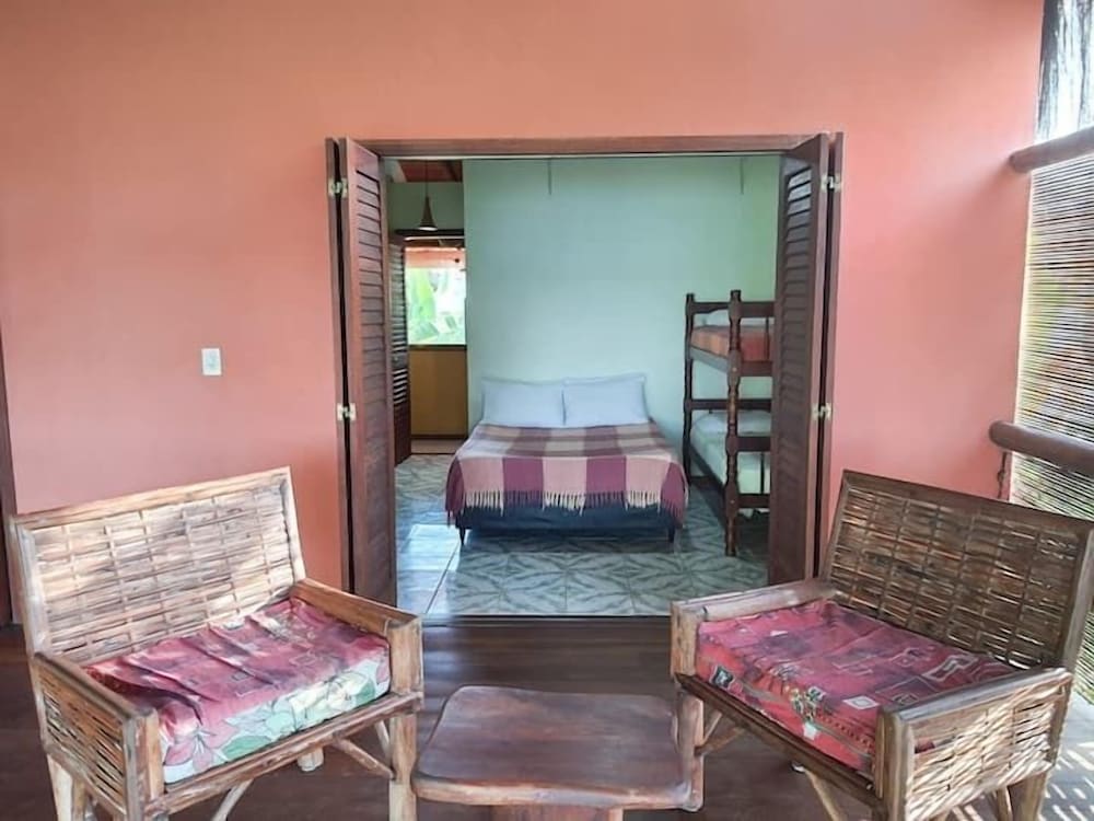 Casa de Temporada Felicidade, 38 Hóspedes, 2 Piscinas, 9 Suítes e 2 Churrasqueiras em Itacaré Bahia
