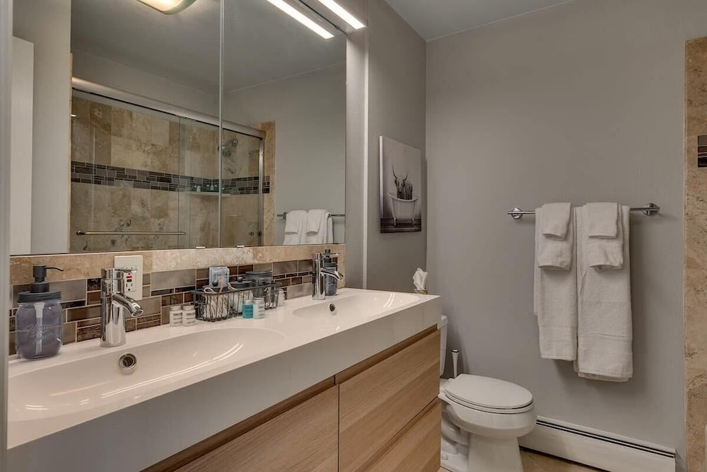 @ Marbella Lane - Eccentric 4BR Modern Ranch Home