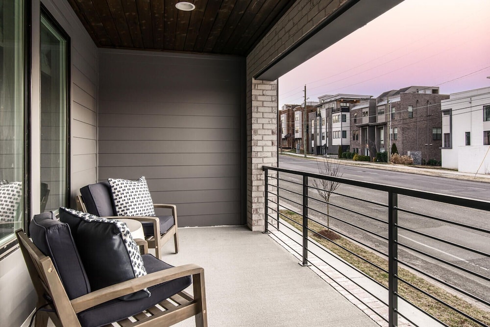 Luxe-tennessee Row-heart of Gulch-mins to Broadway