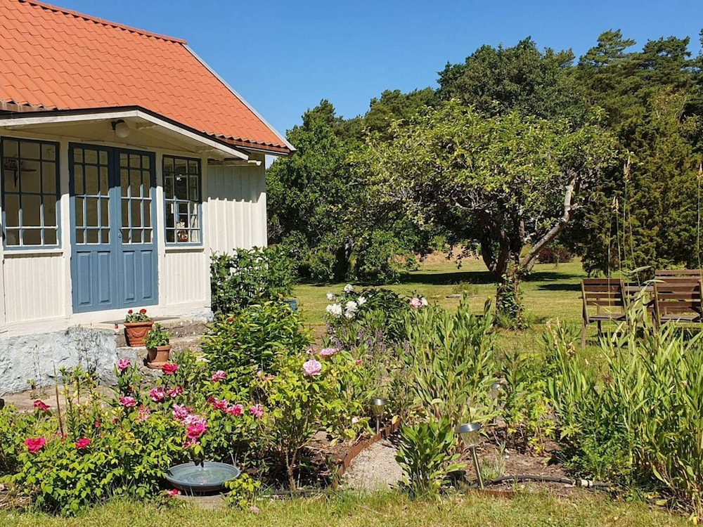 House With Guest Loft and Garden