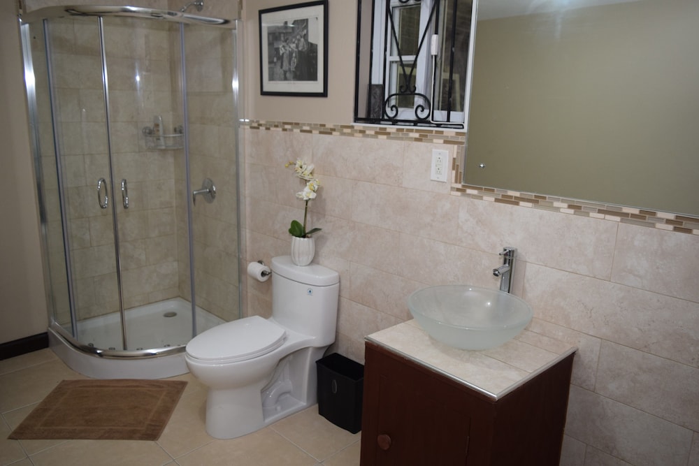 New Kingston Guest Apt at Evans