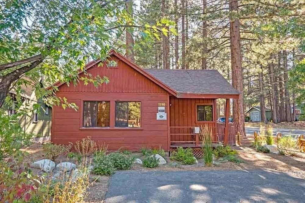 1198 Carson Avenue 1 Bedroom Cabin by RedAwning