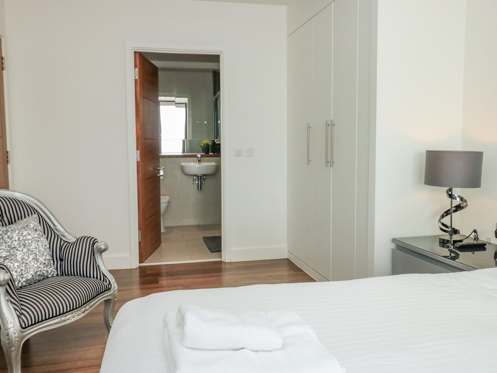 18 Abbey Sands
