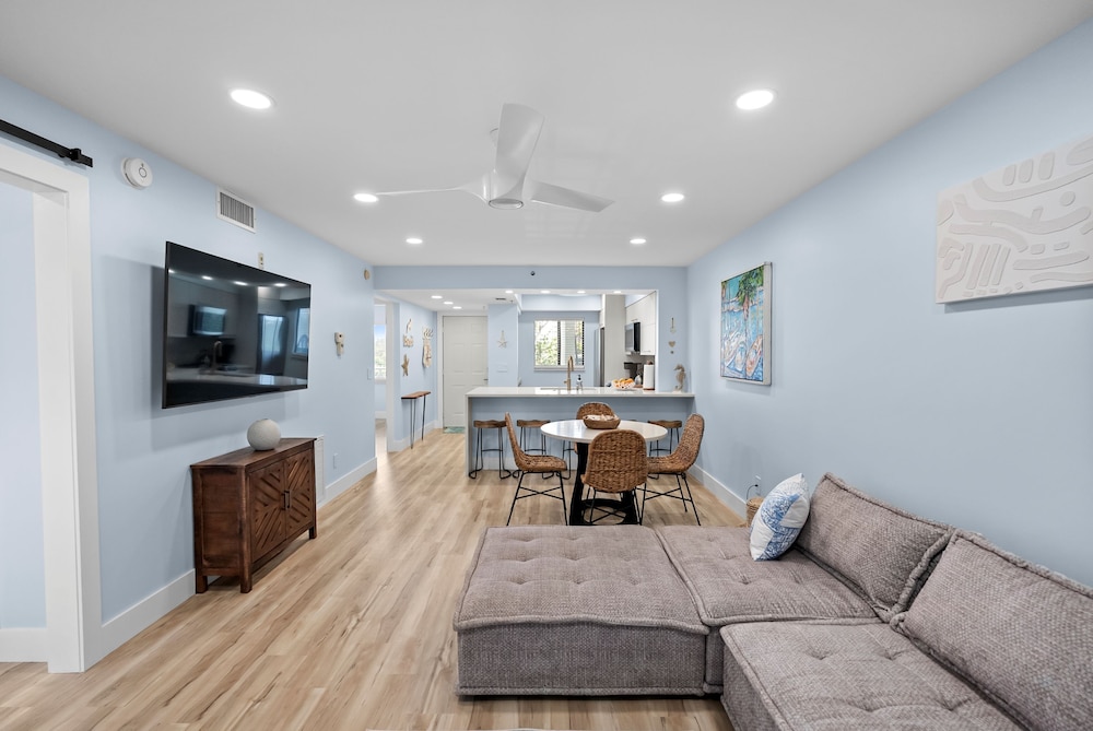 Admirals Bay 152 by Distinctive Beach Rentals