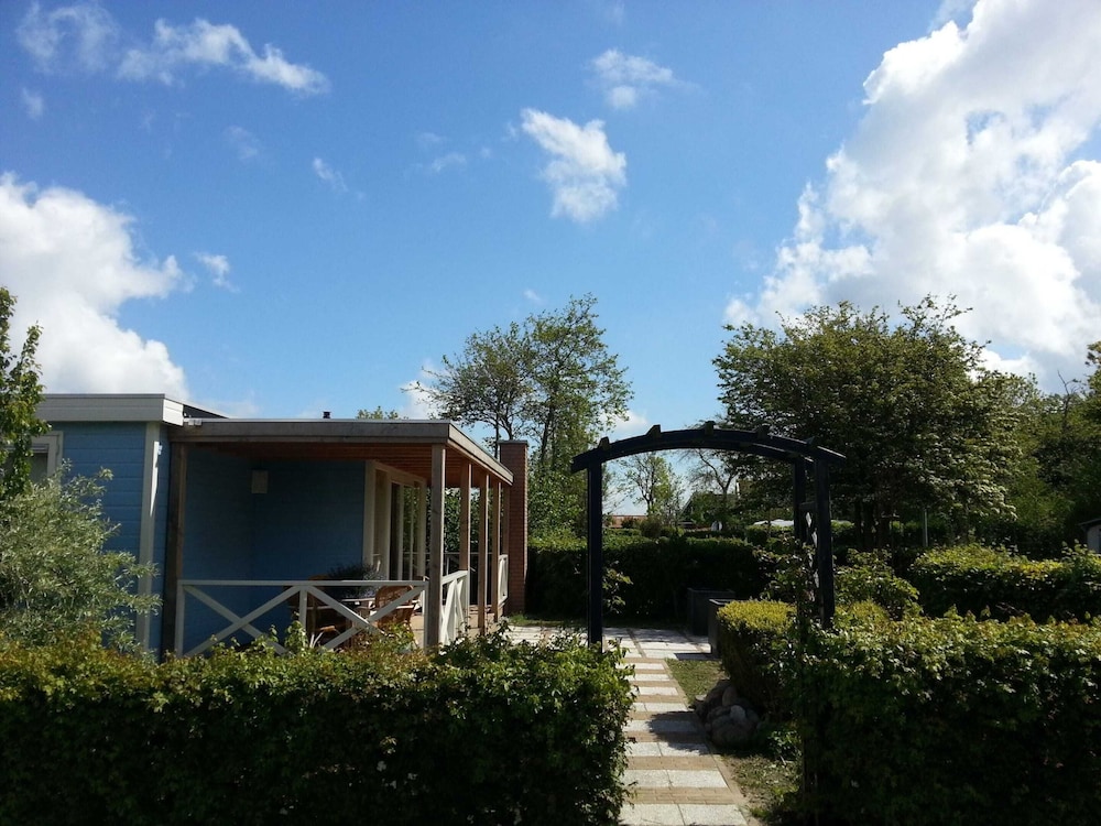 Cozy Chalet with Dishwasher near Wadden Sea view 4
