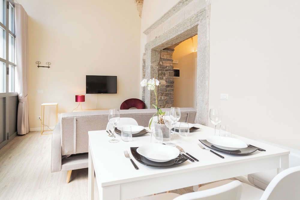 Romantic Escape City Centre With Jacuzzi & Parking by Rent all Como