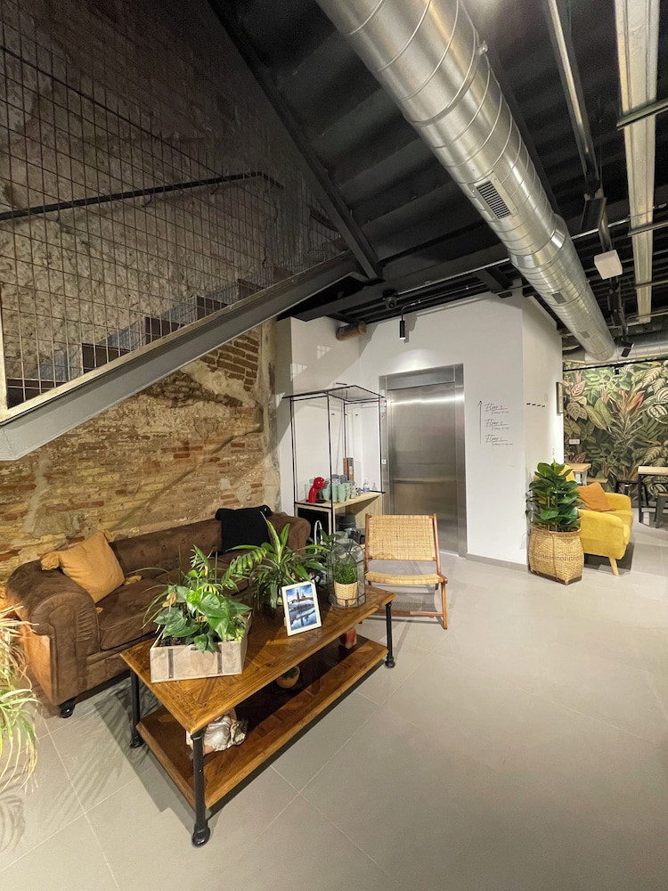 VTZ The Botanic Hostel