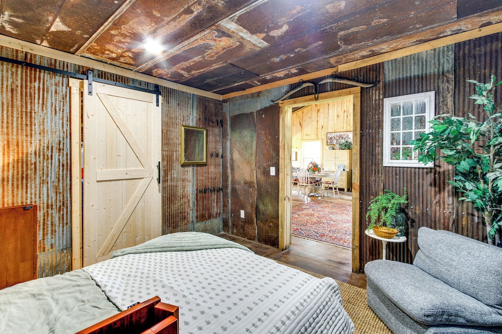 BBQ Ready: Farm-style Kinston Hideaway w/ Pool