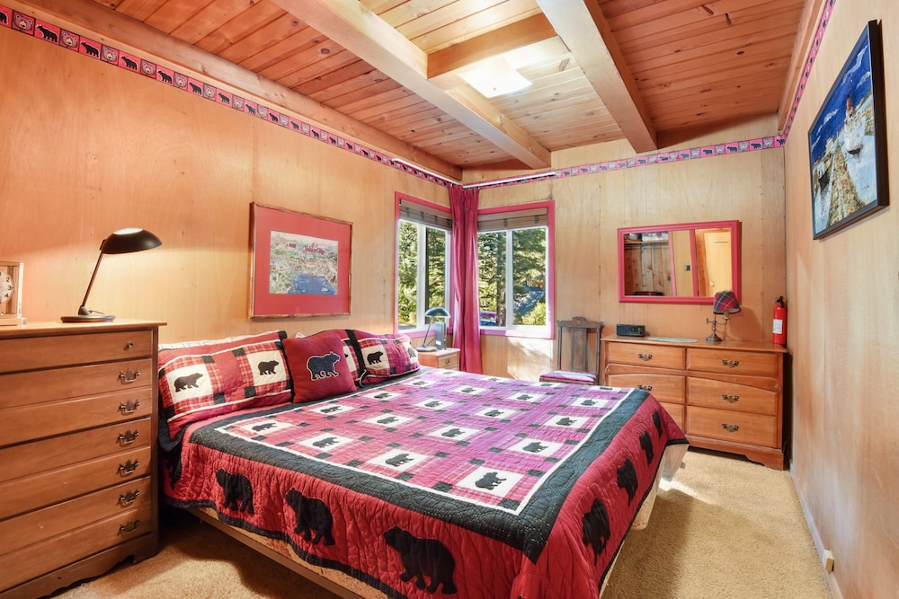 7 Minute Walk to Beach Chambers Landing Chalet view 2