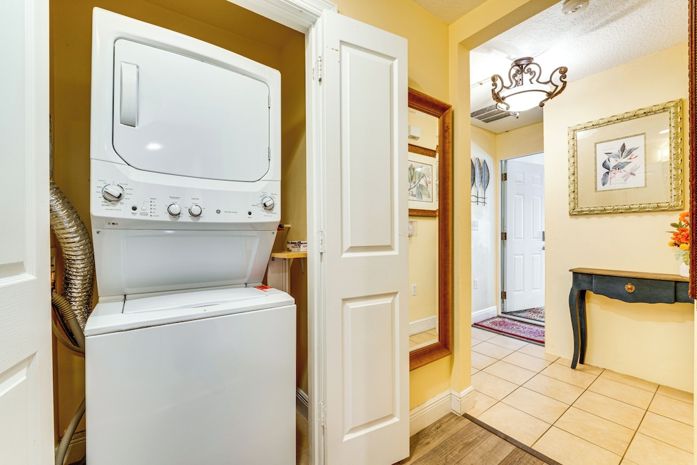 7 Mi to Disney World: Condo w/ 2 Balconies + Pools