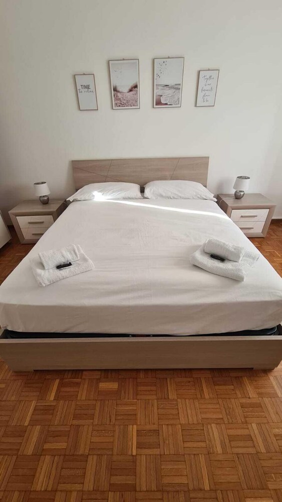 ELEONORA'S HOUSE
