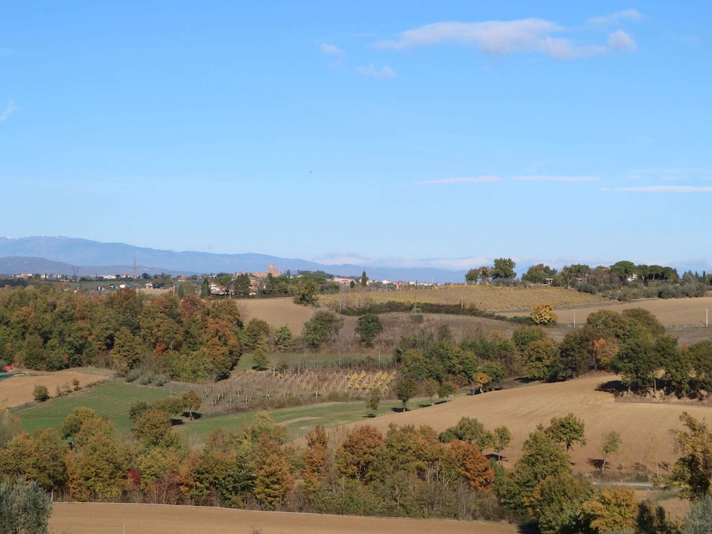 Modern Holiday Home in Foiano Della Chiana With Pool